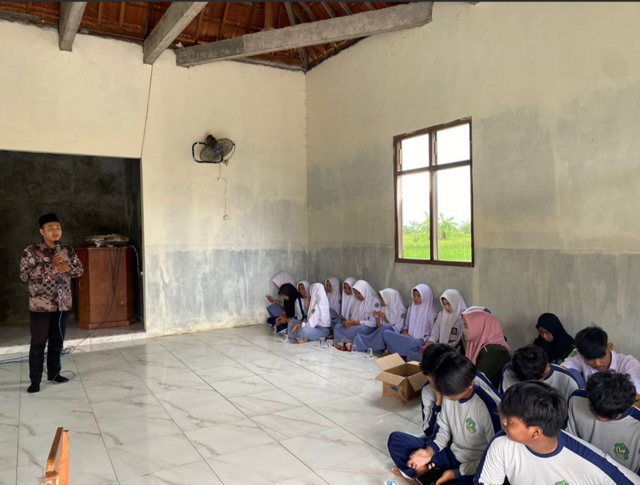 Tanamkan Sikap Religius Peserta Didik, KKN Desa Rejosari Unisnu Jepara Gelar Sosialisasi Pencegahan Kenakalan Remaja